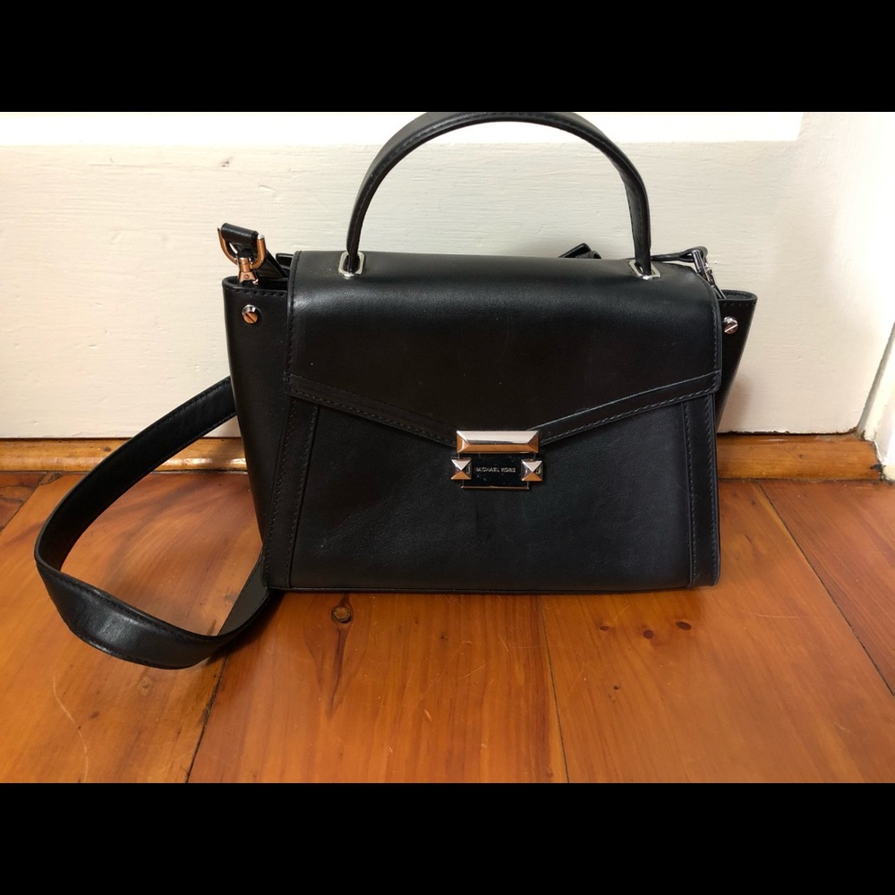 Michael Kors classic cross body!